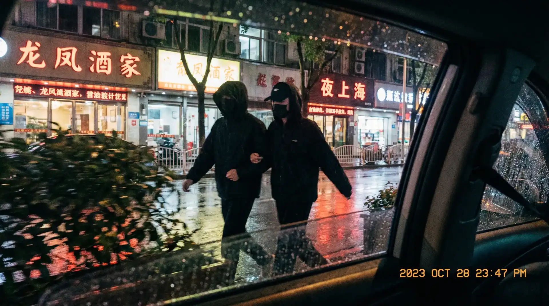迪拜皇宫官网 - 顶流明星深夜密会现场抓拍照片